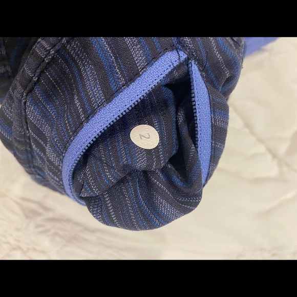 Lululemon Tracker Short II *2-way Stretch Size 2 - Picture 4 of 4